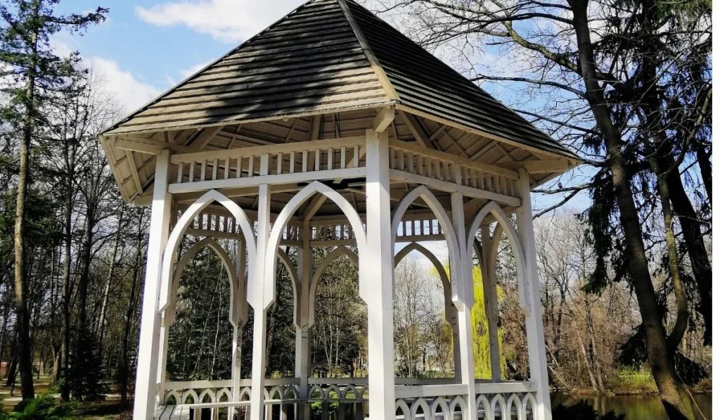 Garden Arbor: A Complete Guide to Design, Plants, and Placement
